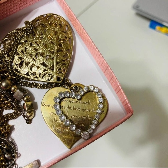 *SOLD* Double Heart Goldtone Long and Short Boho Chain Necklace w/pendant - Picture 4 of 4